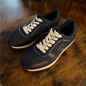 Women’s 6.5 Denim guess sneakers new without box navy blue